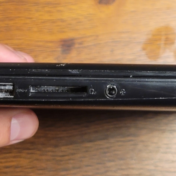 Asus Chromebook C300S 1.6GHz 4GB RAM 16GB eMMC (ChromeOS-to-Linux OS Avail.) - Picture 4 of 7